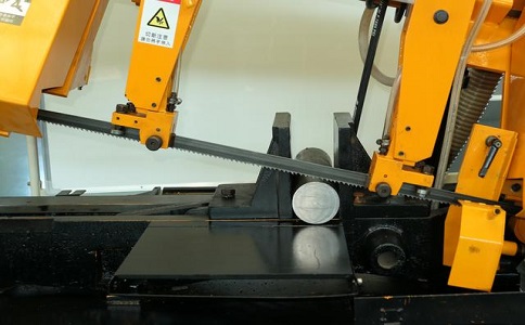 北塔数控带锯床自动送料精度会出现偏差吗？