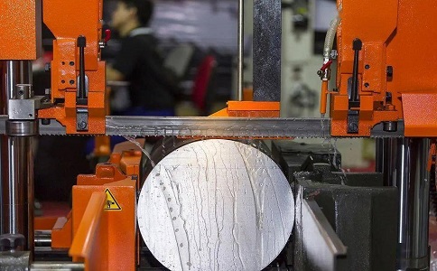 北塔立式金属带锯床切削出现跑带故障解决方法！